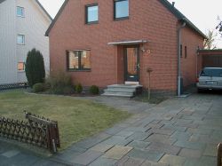f&uuml;r diesen betagten Vorgarten suchten wir die passende Gartenidee