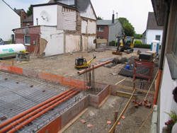 Hof mit angrenzenden Nachbargebäuden Hof mit angrenzenden Nachbargebäuden