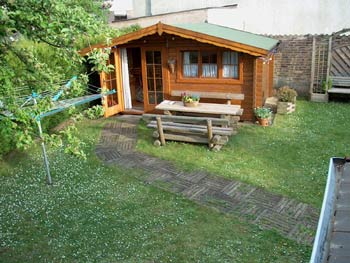  dieses Holzgartenhaus soll Bestandteil der Garten-Planung sein