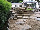eingebaute Naturstein-Stufen