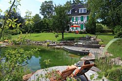Garten mit Naturbadeteich Garten mit Naturbadeteich