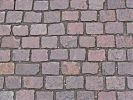 Pflaster nach der Dorferneuerung verlegt im versetzten Verband