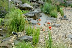 Bachlauf mit Naturstein