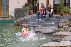 Treppe von der Terrasse direkt ins Wasser