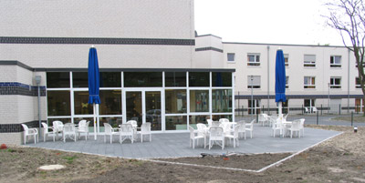 Terrasse-im-Sinnesgarten