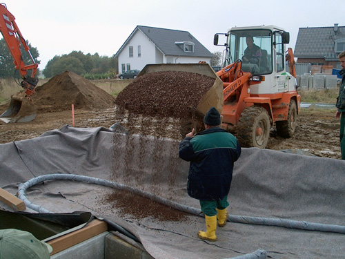 Einbau der Substrate in den Schwimmteich