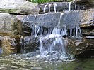 Natursteinwasserfall