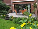 Terrasse im kleinen Garten